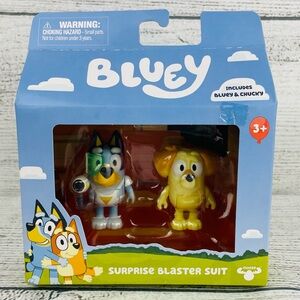 BLUEY Surprise Blaster Suit Set W/ CHUCKY and BLUEY  Figures - NEW